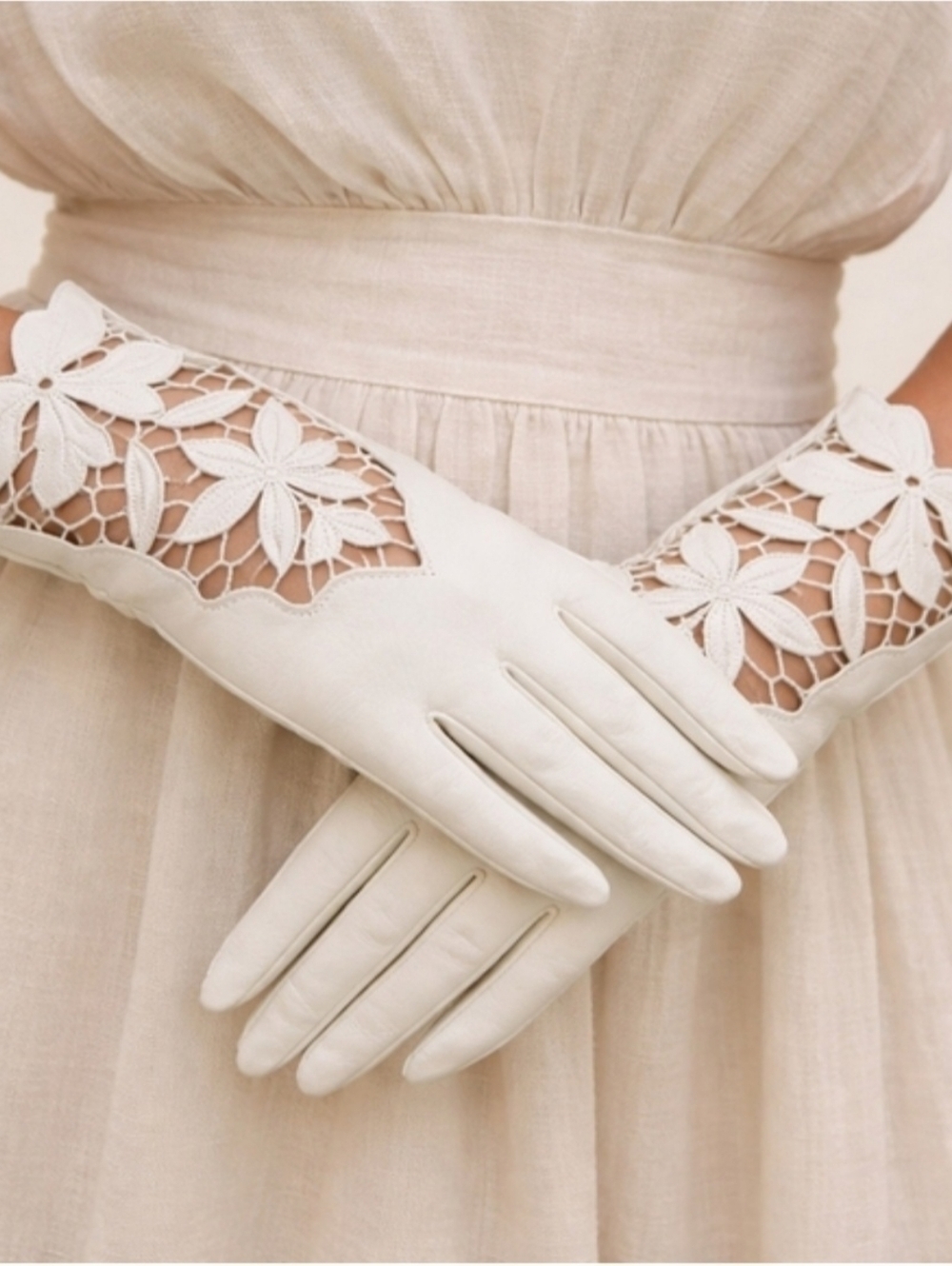 Vintage Kayser Italian Leather Cutout Gloves 6.5 White Bridal NOS 1950s Firm